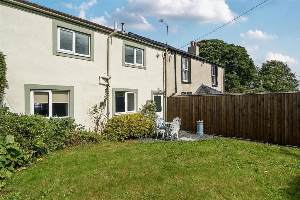 EXTERNALLY REAR GARDEN