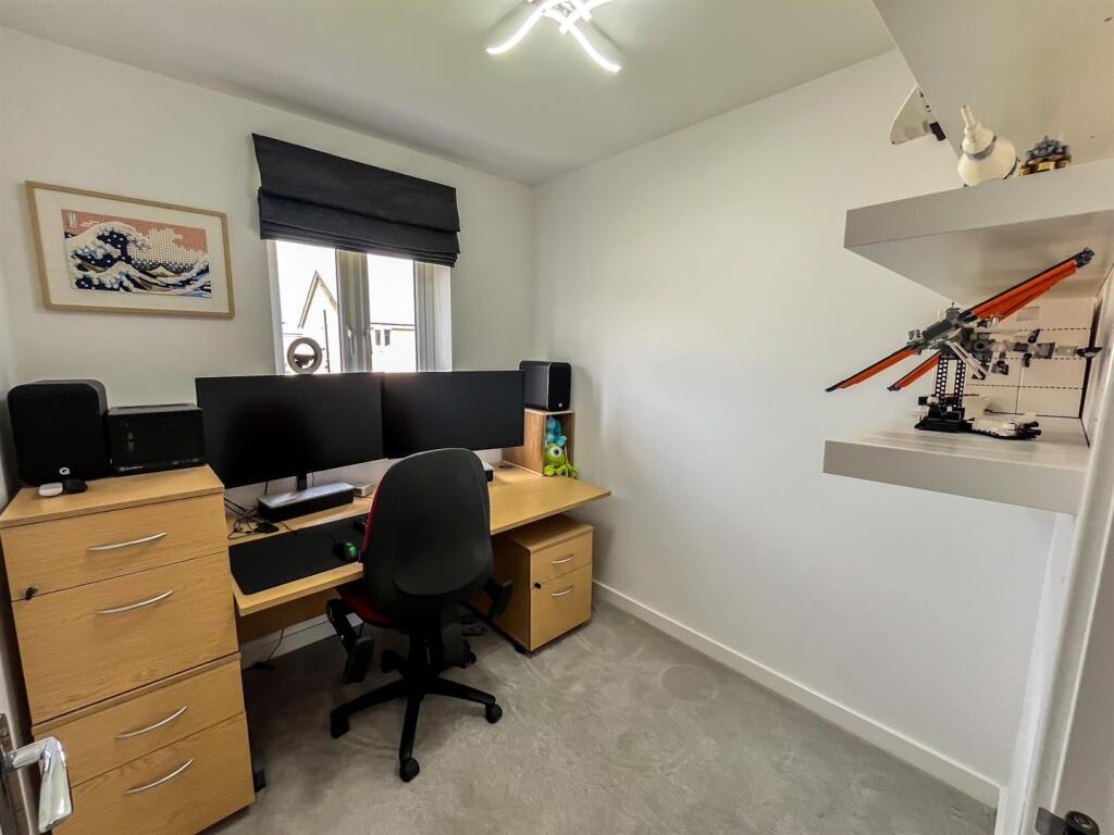 Bedrooms Five / Study