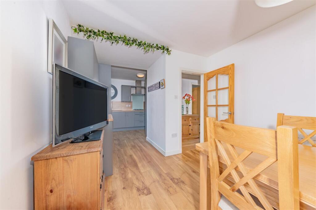 14 Lowson Avenue Carnoustie-13.JPG