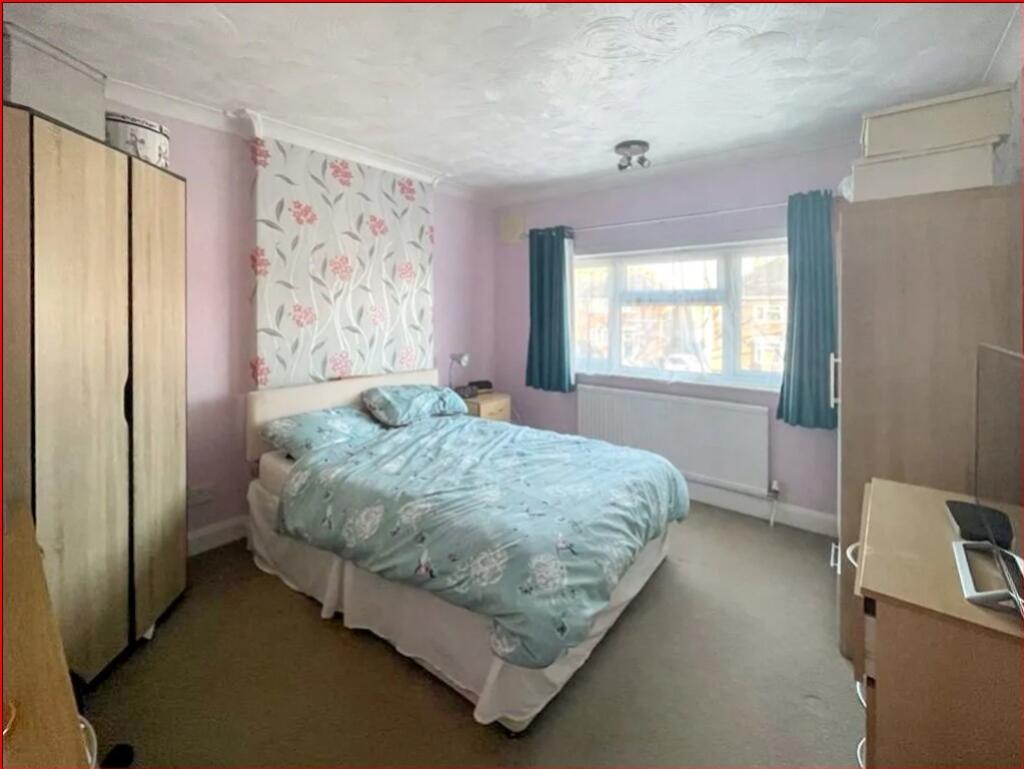 Lrg_Bedroom-1