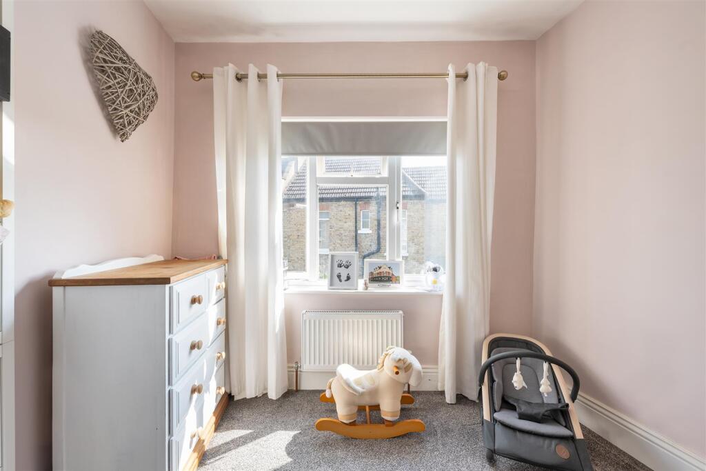 Cavendish Drive, E11