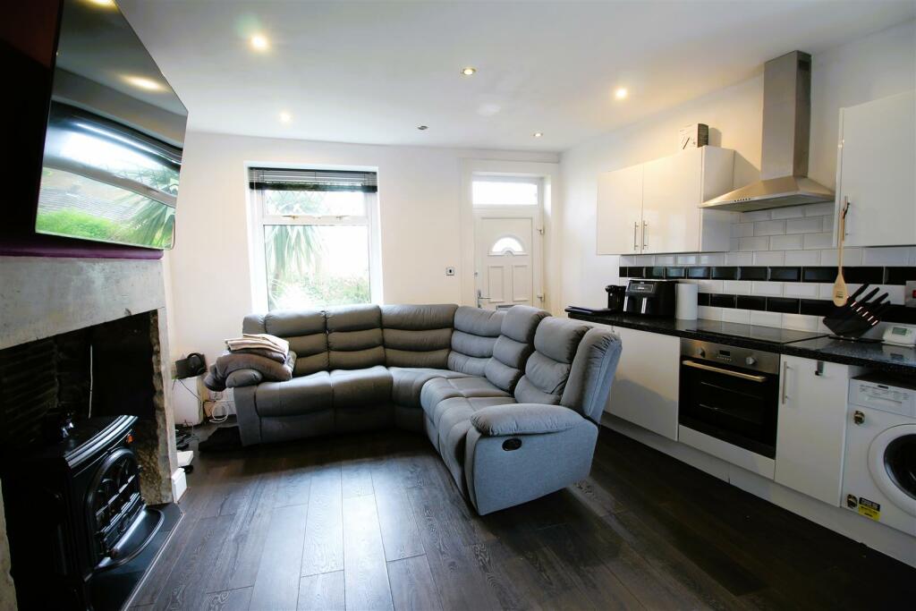 Open Plan Lounge Kitchen