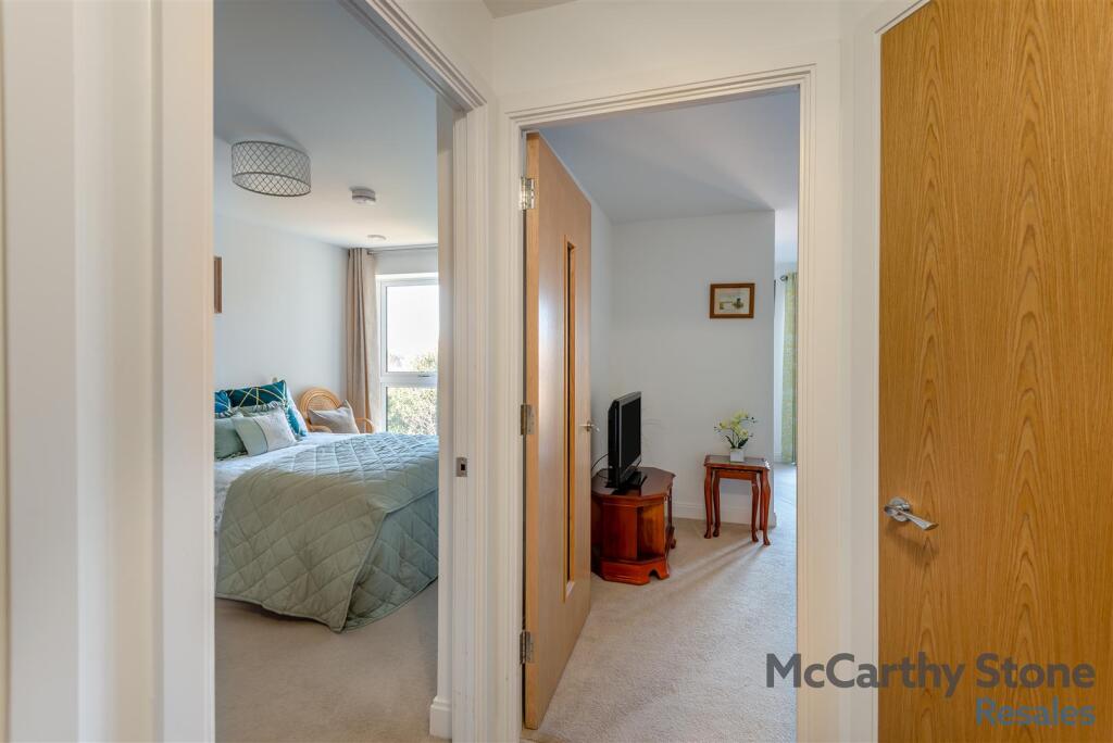 8634673-interior10.jpg
