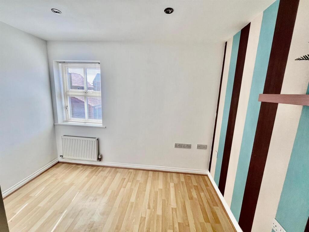 bedroom2 second pic.jpg