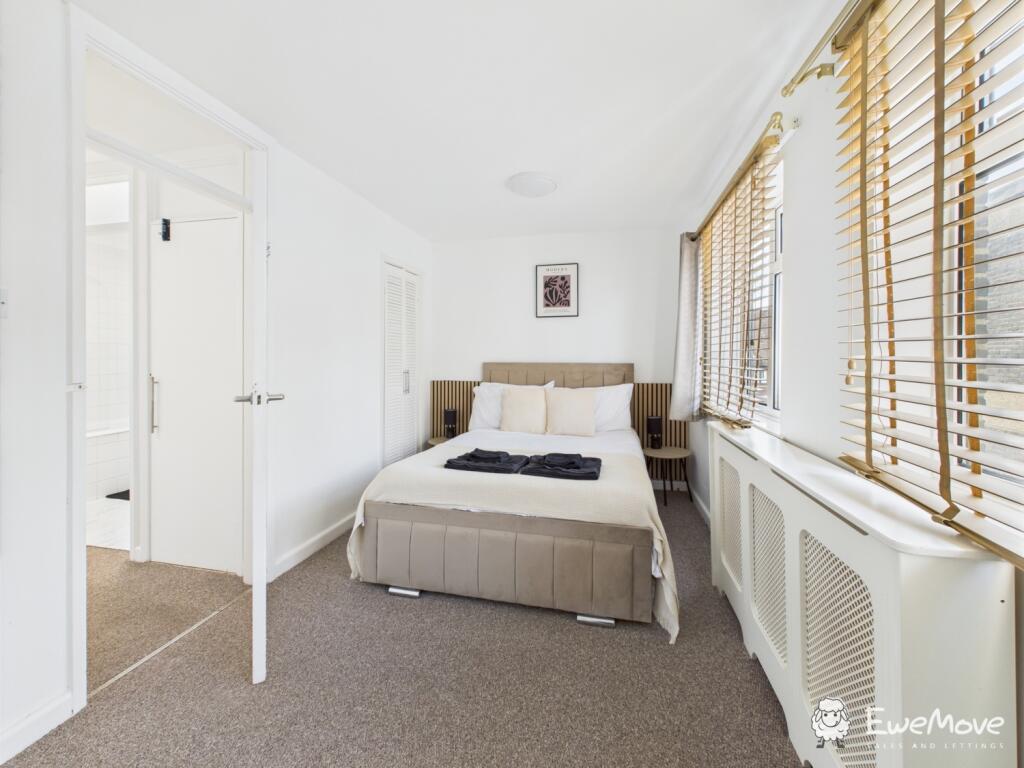 CAM02877G0-PR0093-STILL001