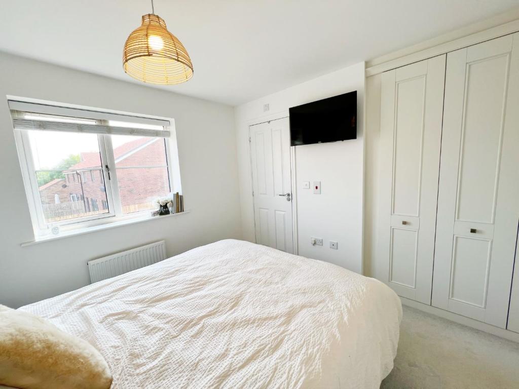 Bedroom 1 pic 2.jpg