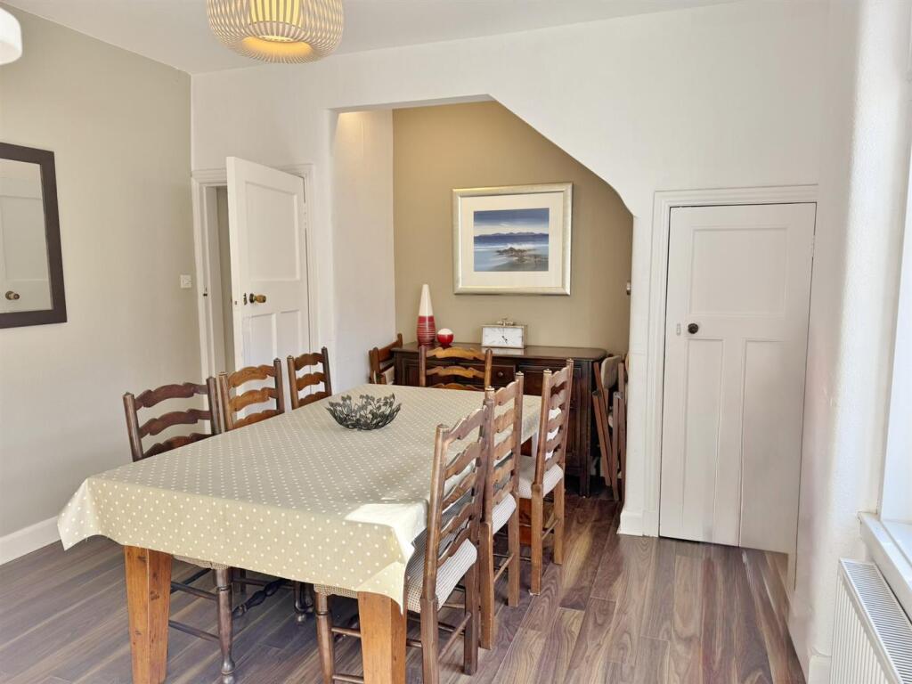 Dining room to hallway