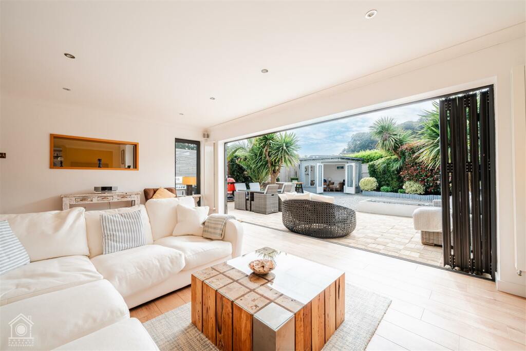 7 Ariel Close-19.jpg