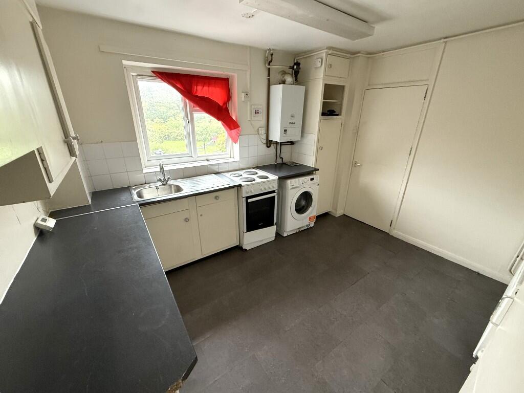 KITCHEN/DINER (B)