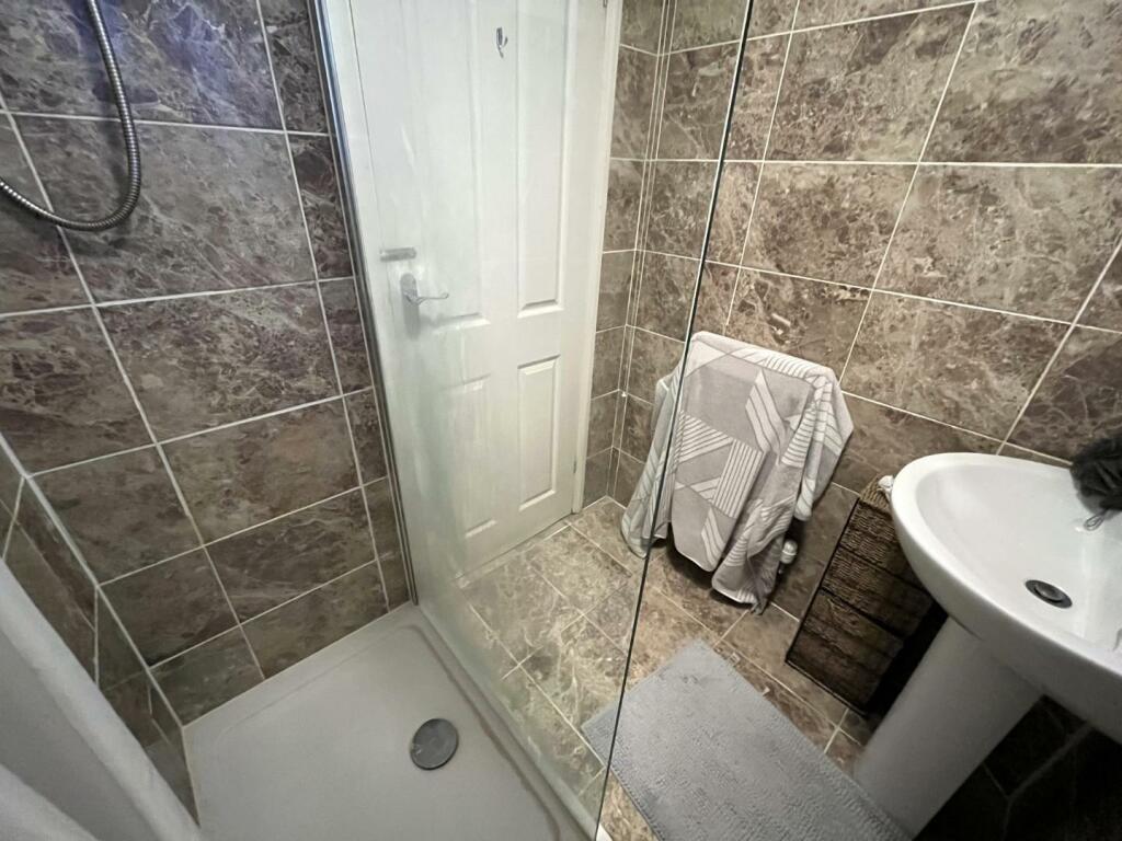 Shower Room 2.jpeg