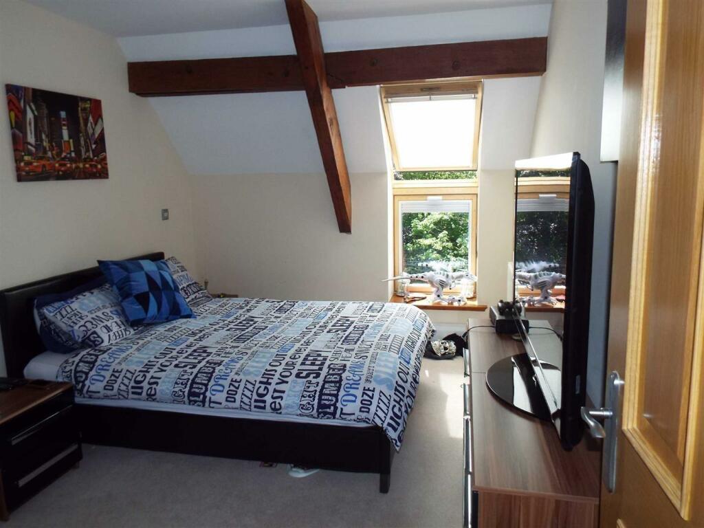 bed 2.jpg