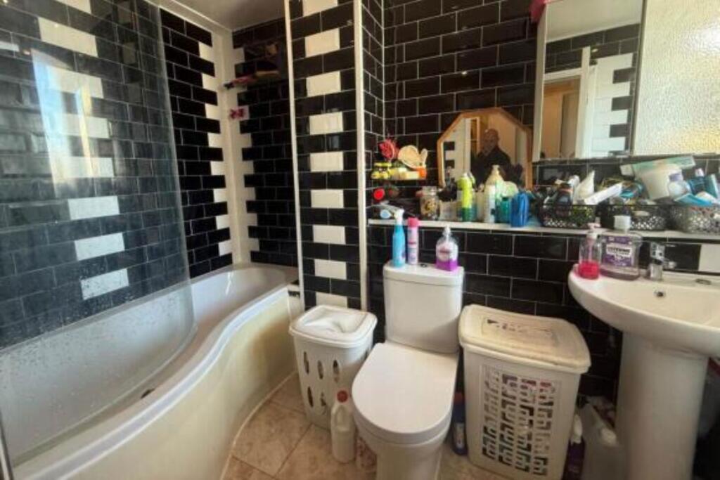 148 Eynsham Drive, Abbey Wood, London, SE2 9PT