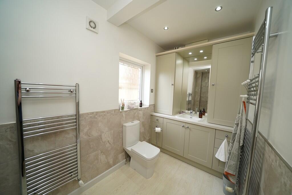 Downstairs Shower...