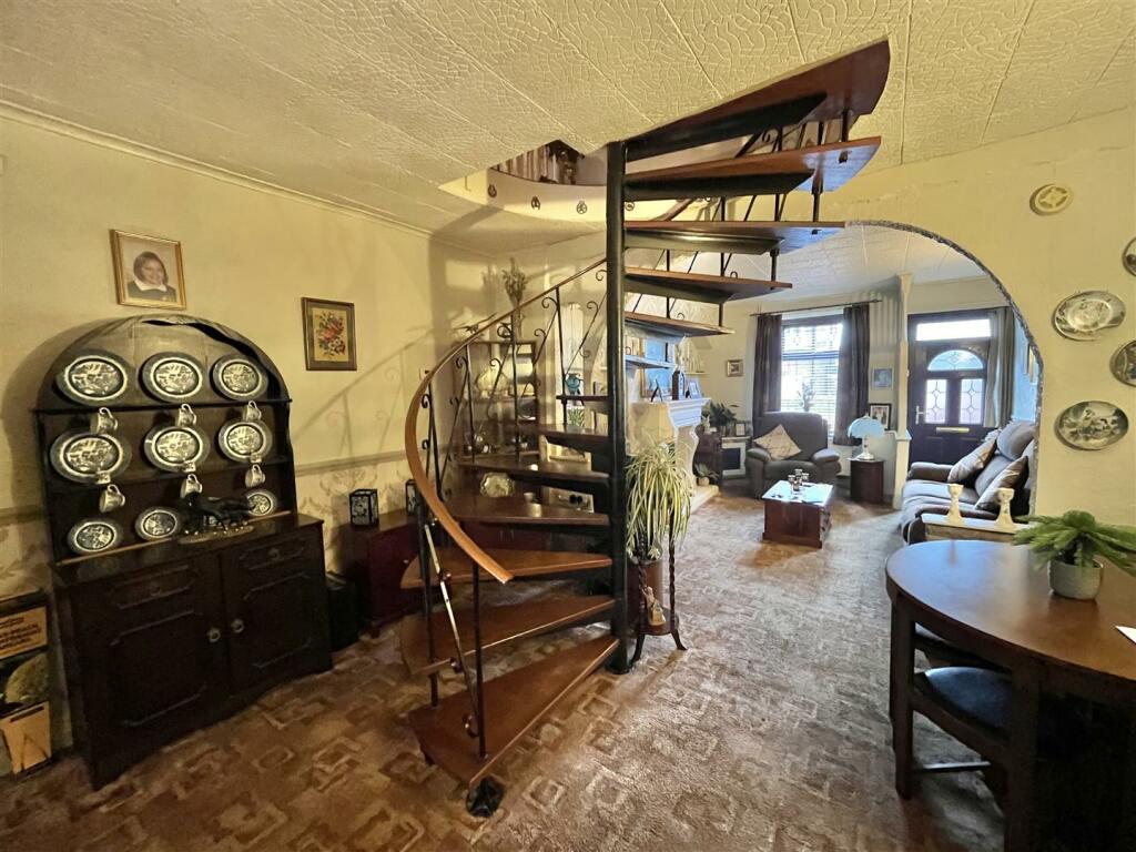 Through Lounge/Dining Room