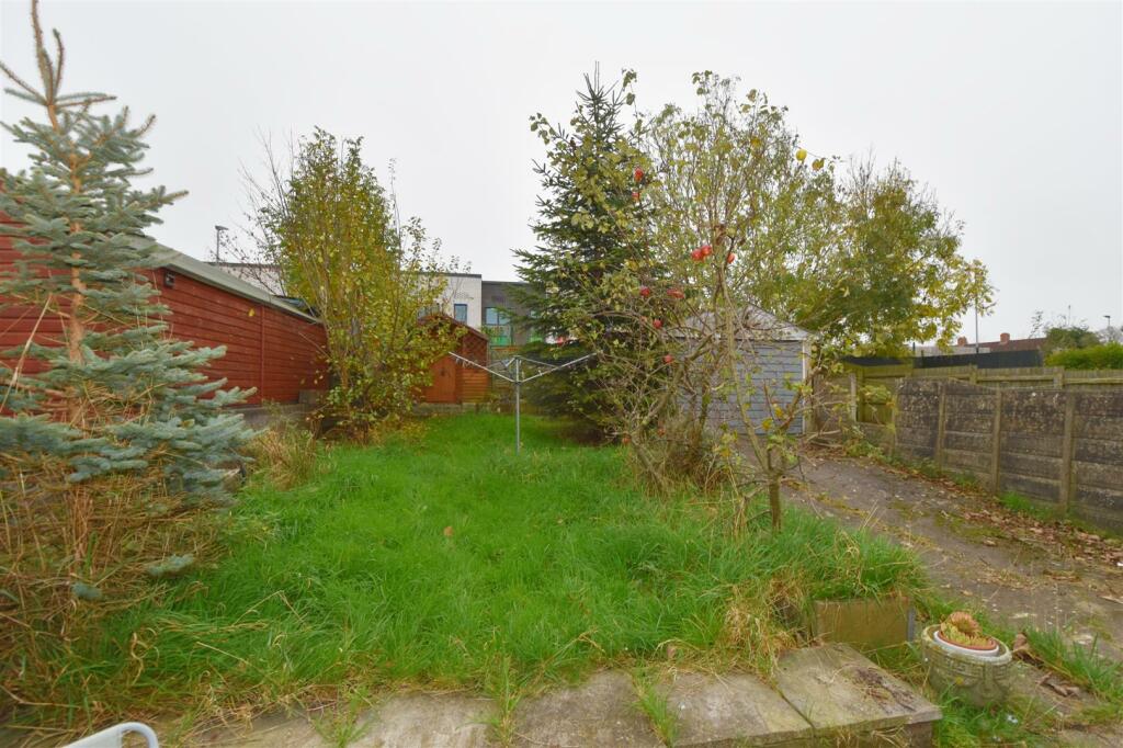 Rear garden and garage.jpg