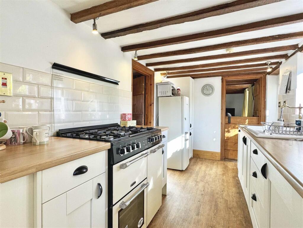 Kitchen d.jpg