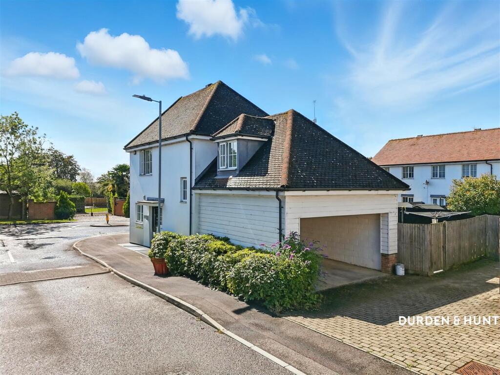 Walter Mead Close