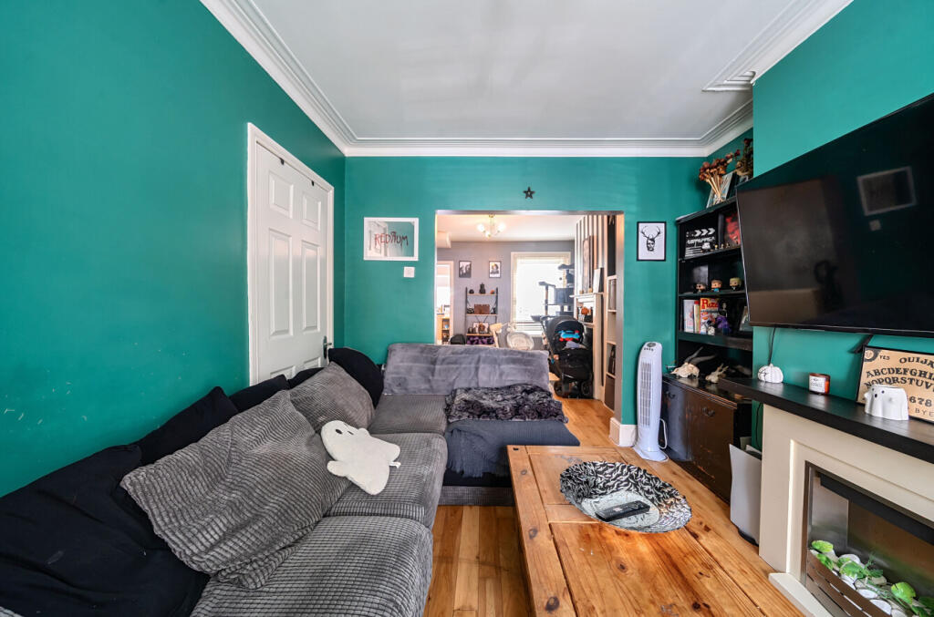 1296852-12-682f3f...