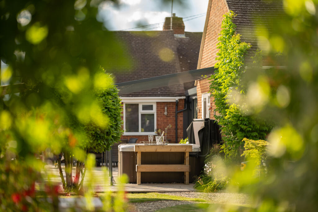 Hot tub are from flower arch