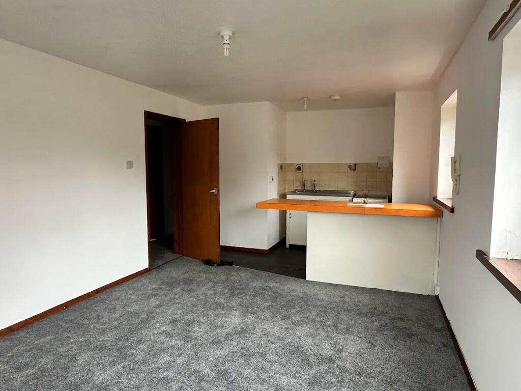 Lounge to Kitchen