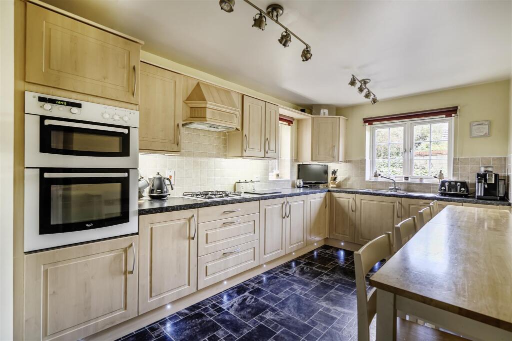 Kitchen / Breakfast Room