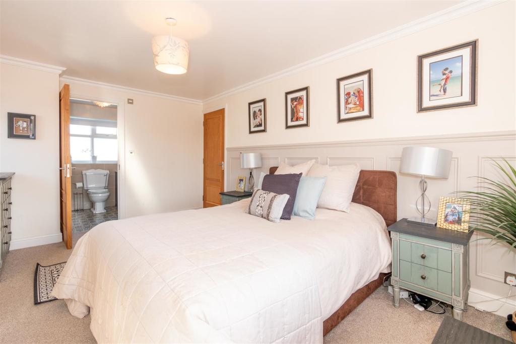 Bedroom 1 Aspect 3.jpg