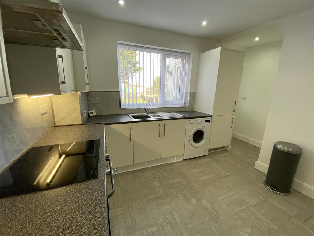 Kitchen: