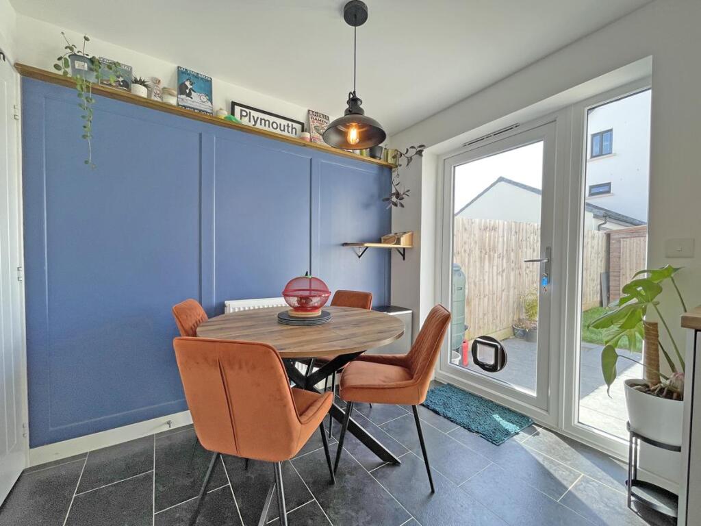 Haycroft Mews 21 - Dining Area.jpg