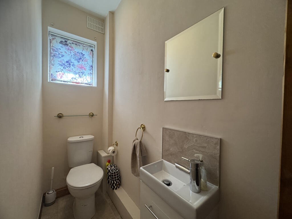 WC (downstairs)