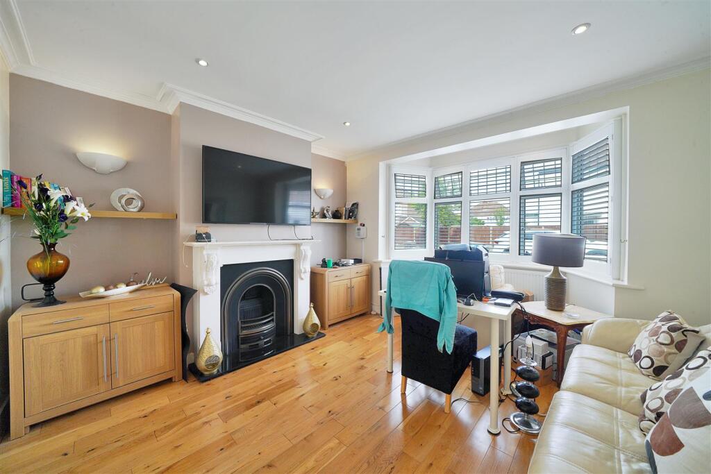 19 Langham Gardens - 7iJWLAmke6b29xpPirM7.jpg