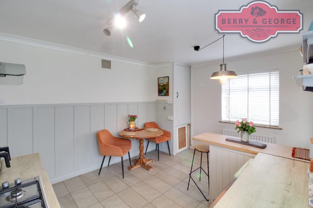 KITCHEN / BREAKFAST