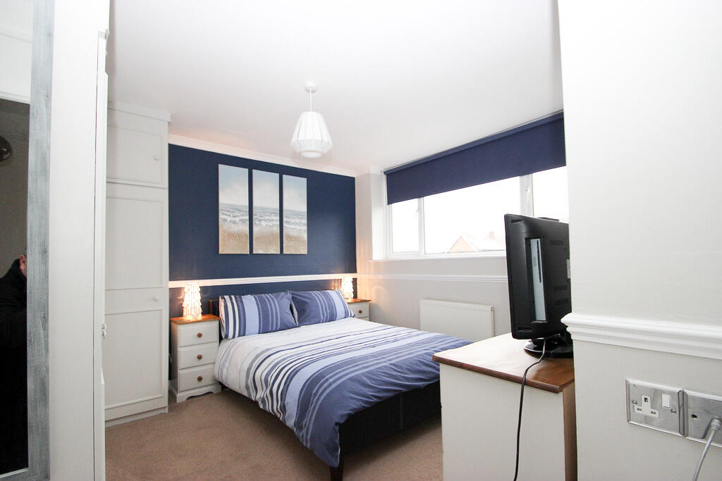 IMG_379870_6_larg...