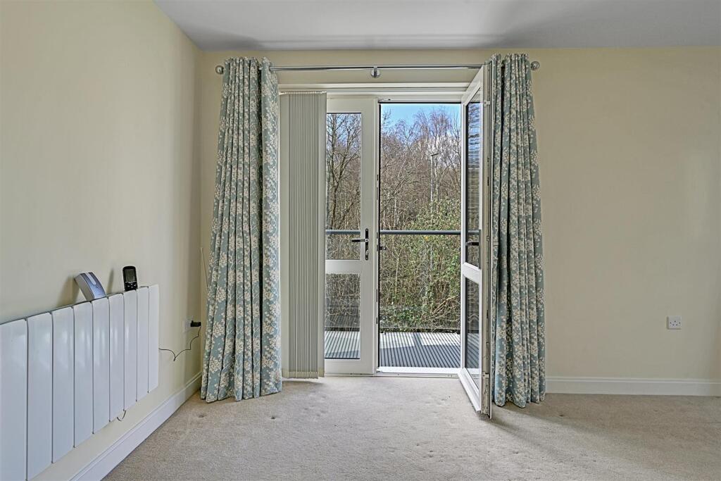 14-4b34PHMCS - 43 Brooke Dene Court 073.jpg