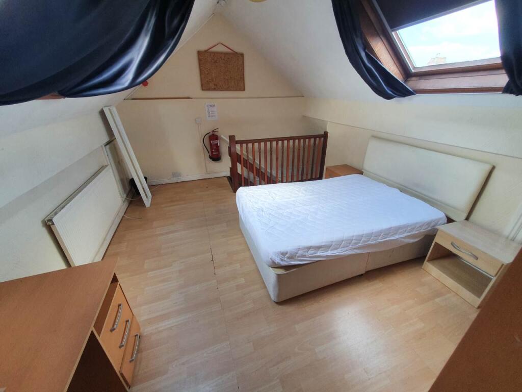 Attic Bedroom (3)