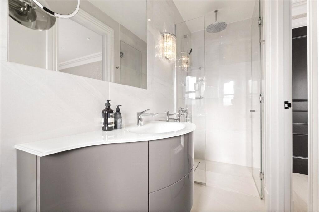Ensuite Bathrom