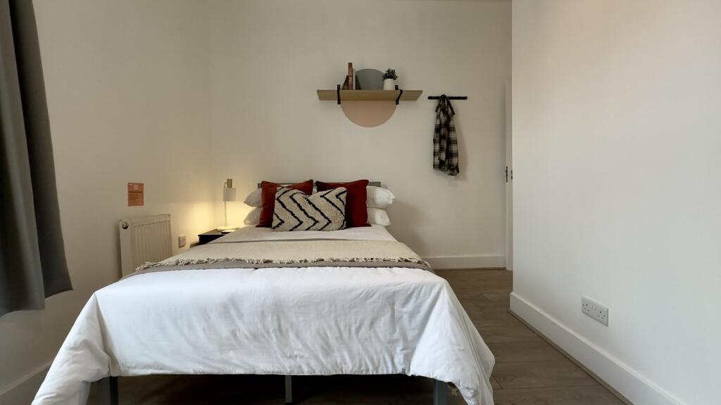 A bright and inviting double bedroom, perfect f...