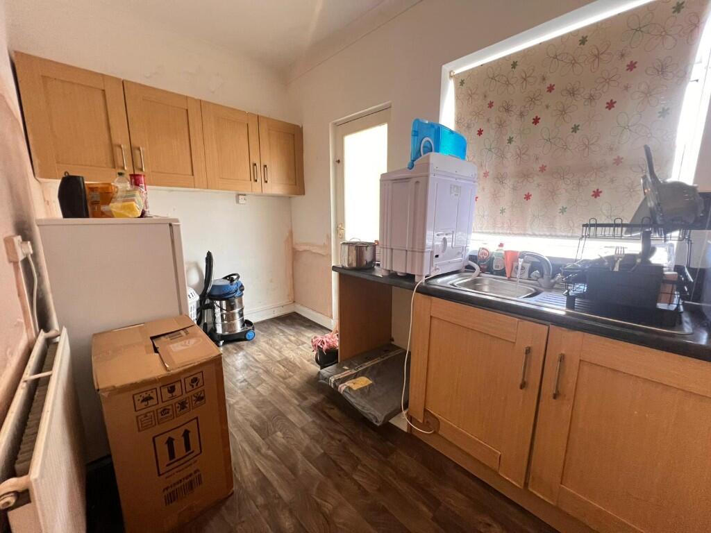FITTED KITCHEN