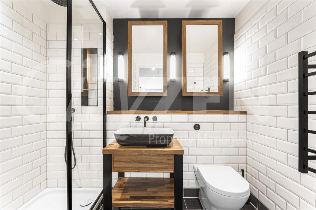 EN SUITE SHOWER ROOM