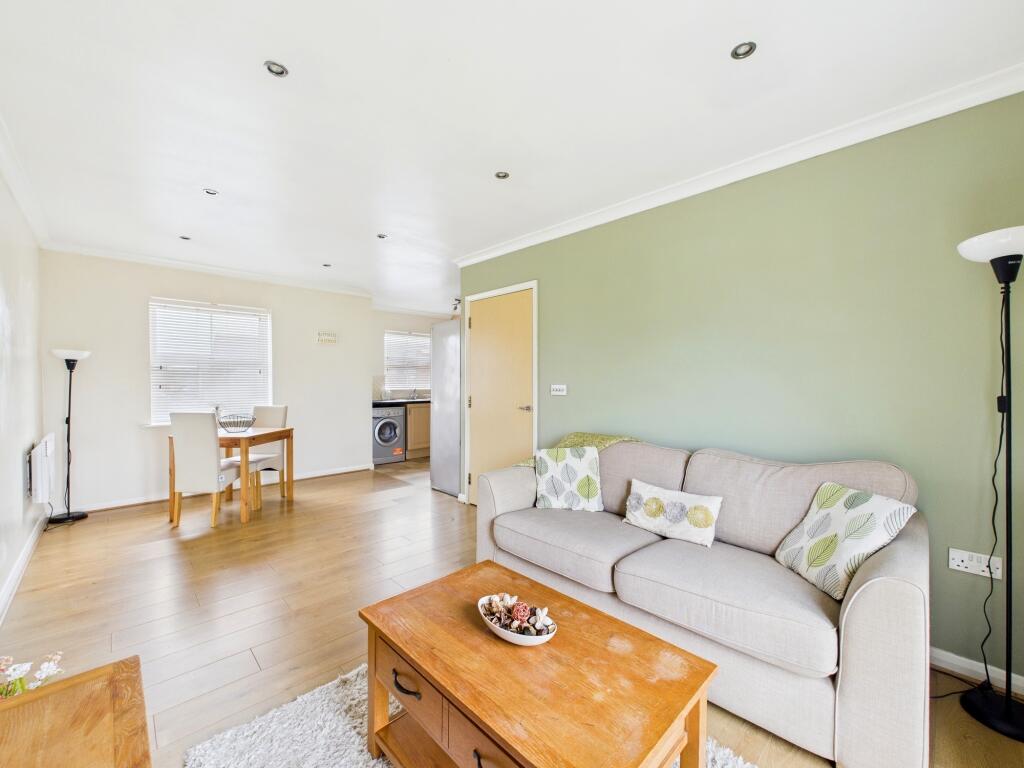 CAM05192G0-PR0044-STILL008