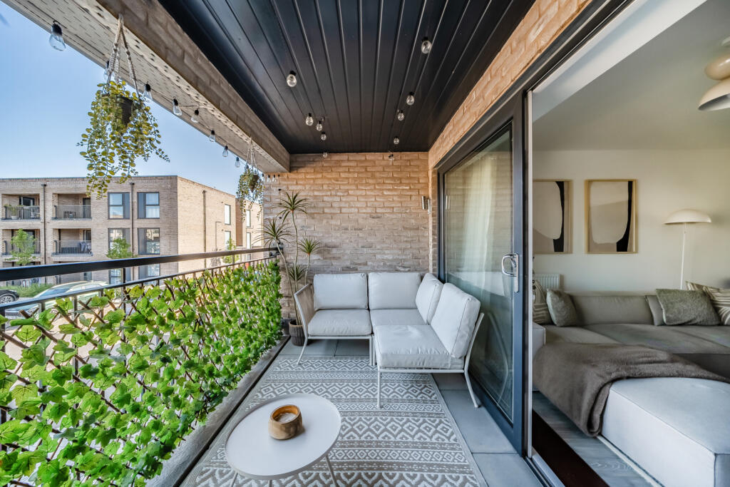 1329005-16-688353...