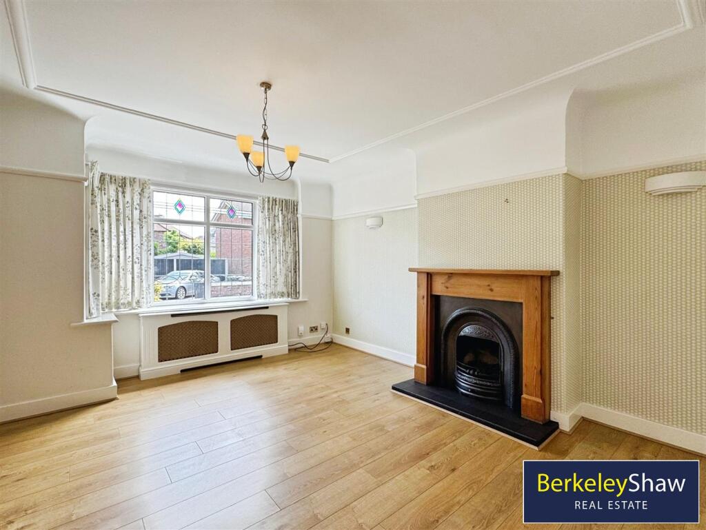 Moorgate Avenue, Crosby