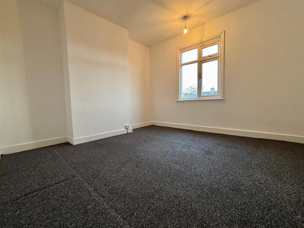 BedRoom 1.jpg