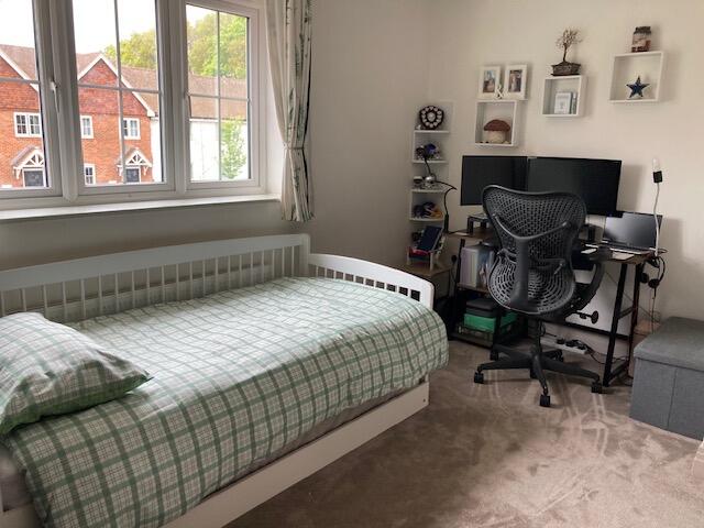 Bedroom 1 (2)