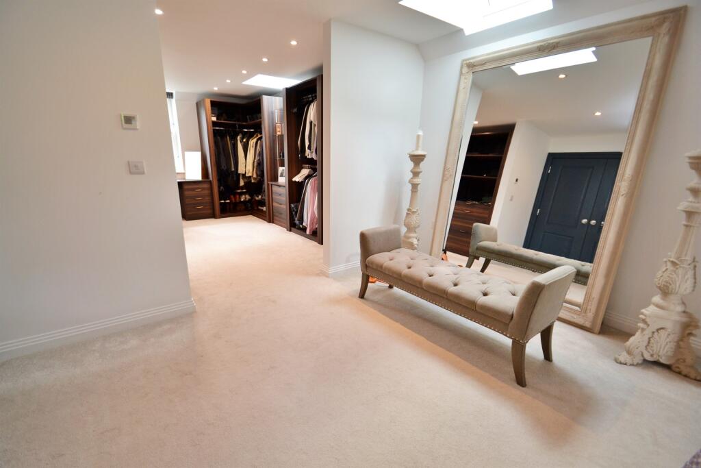 Dressing Area to Pri