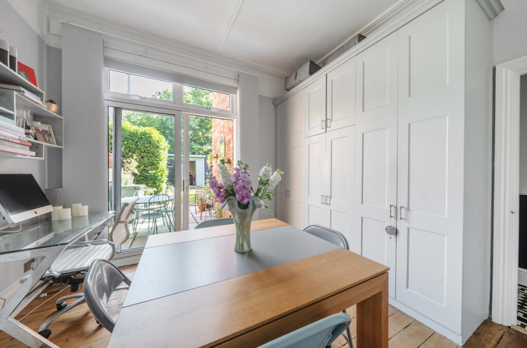 1317398-11-685e5b...