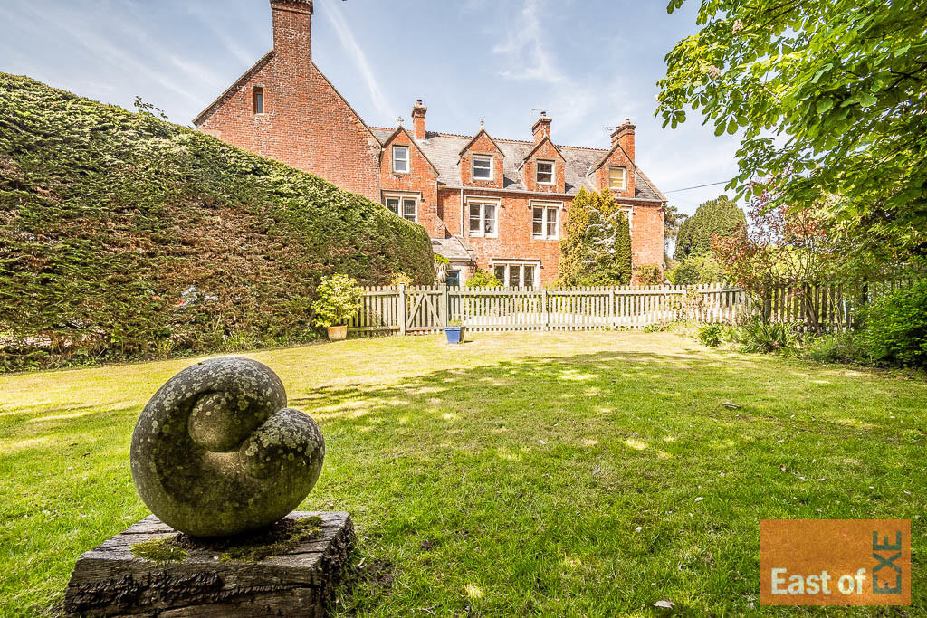 Victoria House - ...