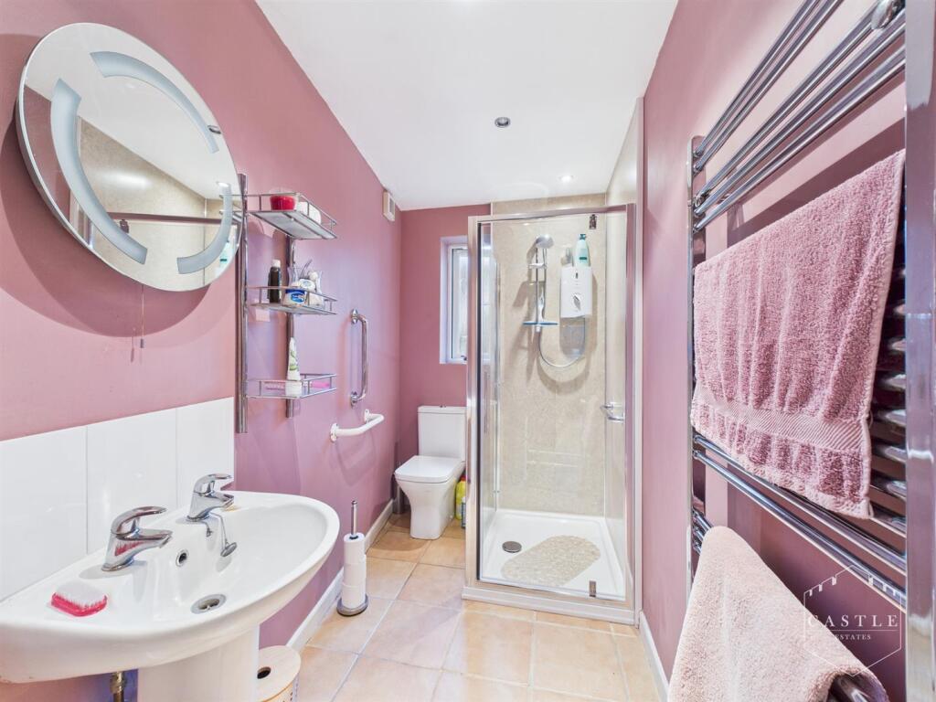 SHOWER ROOM