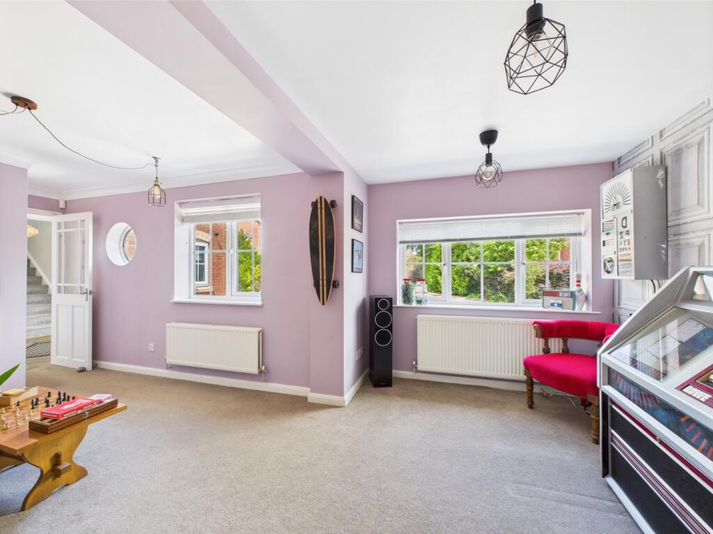 CAM04922G0-PR0028-STILL019