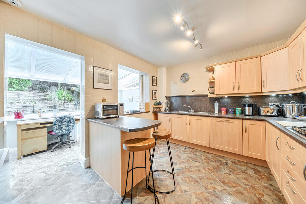 1361501-4-68e6d17...