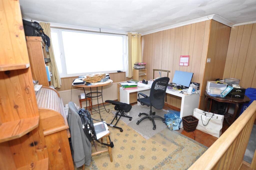 Landing area/Office Study